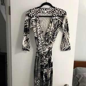 Diane Von Furstenberg wrap dress. Size 0.